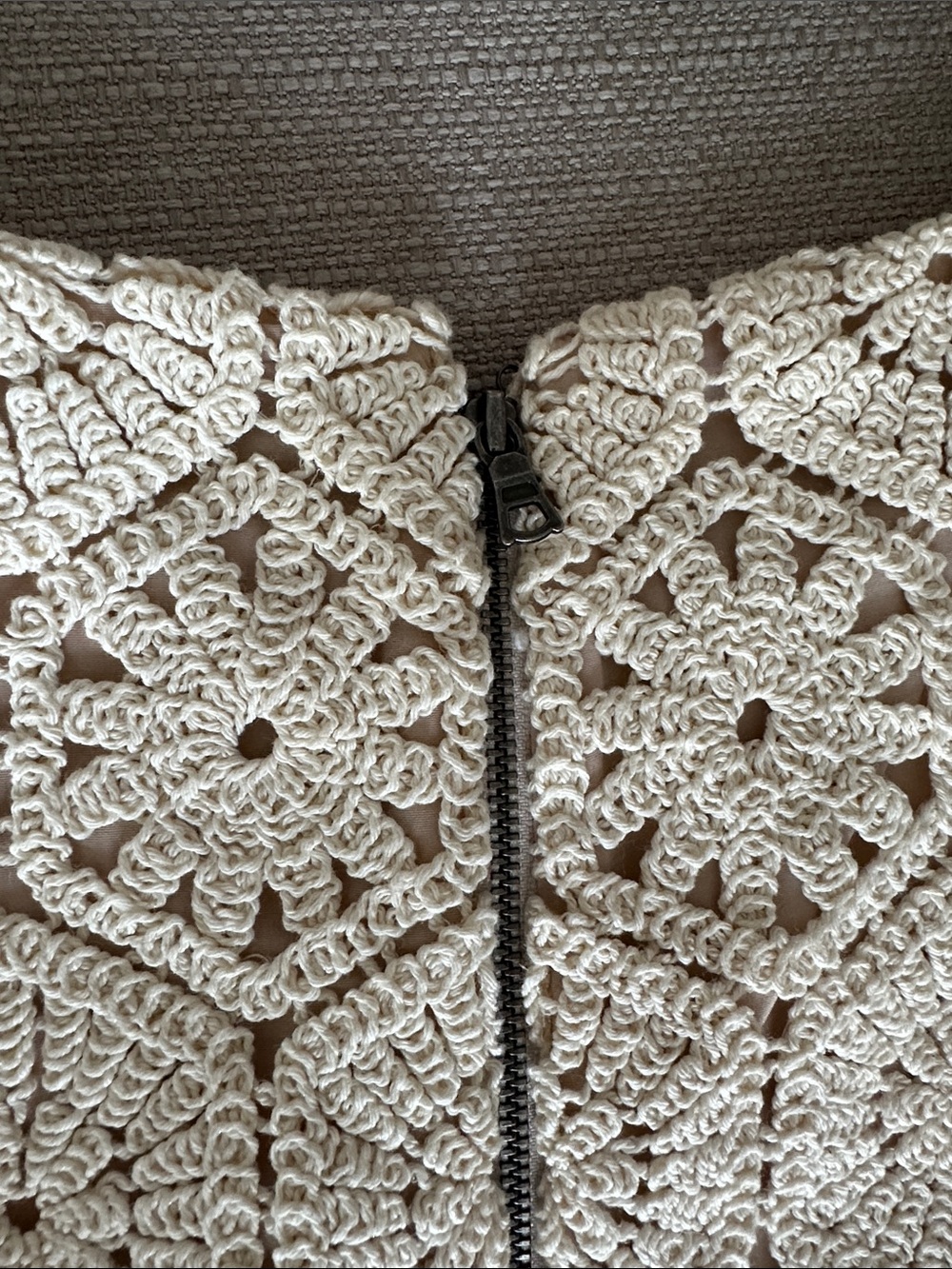Alice + Olivia Clyde Cream Crochet Lace Shift Dress size 4 - Picture 7 of 10